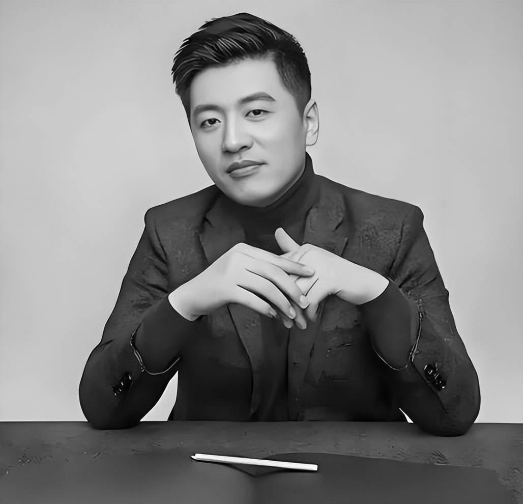 九游下载-米兰官博悼念张雪峰：向他的家人致以深切哀悼和衷心慰问